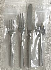 NEW Oneida EASTON 4 Piece Place Setting picture