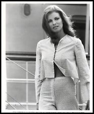 HOLLYWOOD ACTRESS RAQUEL WELCH SEDUCTIVE POSE STUNNING PORTRAIT 1960s PHOTO 126 picture