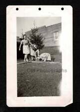 3 WOMEN FOOLING AROUND HANDS & KNEES FEEDING DOG? OLD/VINTAGE SNAPSHOT- J946 picture