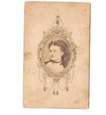 Antique Carte de visite Photograph Portrait Woman Young Pretty Jewelry Oval picture