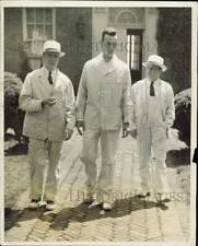 1931 Press Photo Frank Moss and men wear 
