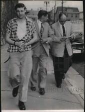 1957 Press Photo Convicted Murdered Edgar Smith Escorted To Prison, New Jersey picture