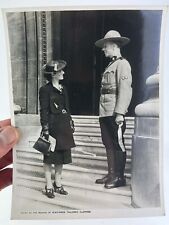 1930s PHOTO~CANADIAN MOUNTIE L/C McDOWELL ON DUTY AT CANADA HOUSE LONDON~POLICE picture