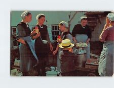 Postcard Amish women, Greetings From The 
