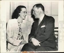 1948 Press Photo Mrs. Dorothy Vredenburgh and Senator J. Howard McGrath at Hotel picture