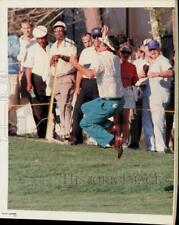 1989 Press Photo Golfer Mike Donald reacts to a putt at IIAO tournament picture