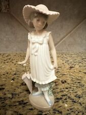 Lladro NAO Figurine - 1126 April Showers (retired) picture