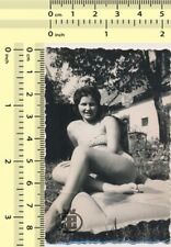 #102 1960's Pretty Barefoot Bikini Woman Portrait in Garden vintage photo orig. picture
