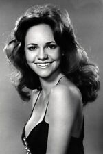 SALLY FIELD BEAUTIFUL 1970'S SMILING GLAMOUR STUDIO POSE 24x36 inch Poster picture