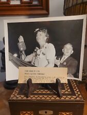 Vintage 1940 Press Photo Of First Lady Eleanor Roosevelt Waves To People  picture