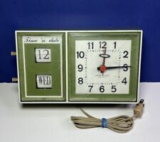 Vintage Westclox Electric Time 'N Date S37-A Avocado Green Flip Date Clock picture