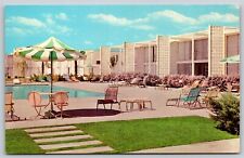Postcard The Hilton Inn, El Paso, Texas motor resort B77 picture