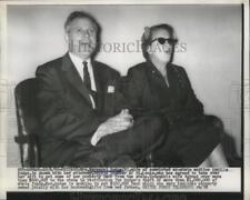 1956 Press Photo Mrs.Margaret wife of convicted Orville Hodge with her Attorney picture