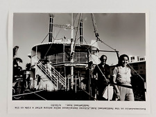 1983 Paddlewheel Queen Customers Tourist Arriving Tour Boat Vintage Press Photo picture