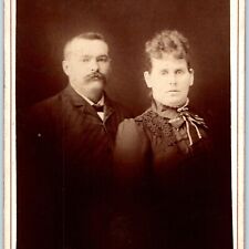 c1890s Charles City, IA Couple Cabinet Card Photo by Arthur Mooney B Reynolds B8 picture