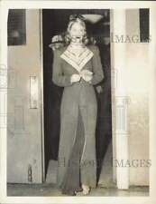 1937 Press Photo Debutante Miss Lucy Saunders at National Horse Show in New York picture