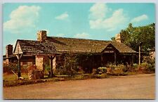 Postcard The Pioneer House, Between Maryville & Knoxville, Tennessee Unposted picture