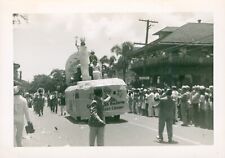 Sept 2 1945 VJ DAY Parade Honolulu Hawaii Photo #11 General MacArthur float picture