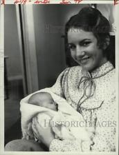 1982 Press Photo Actress Melissa Gilbert & Baby in 
