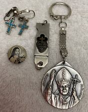 4 Pcs VINTAGE CATHOLIC RELIGIOUS HOLY EARRINGS KEY CHAIN PIN BACK picture