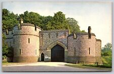 Postcard The Castle Gates, Arundel L190 picture