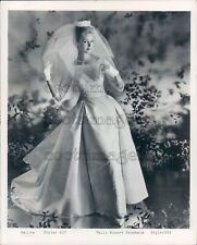 1965 Press Photo Woman Models 1960s Galina Wedding Dress picture