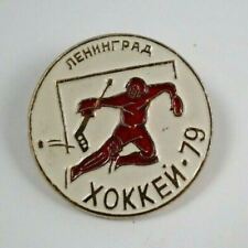 Vintage 1979 Olympic Games Hockey Russia Pinback Button picture