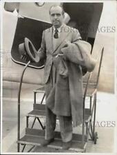 1934 Press Photo Actor Douglas Fairbanks Arrives in Los Angeles by Plane picture