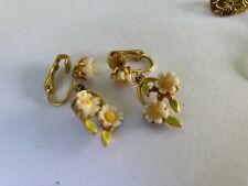 vintage estate enameled daisy clip on  earrings picture