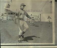 1968 Press Photo Cincinnati Reds baseball pitcher Milt Pappas skips rope in FL picture