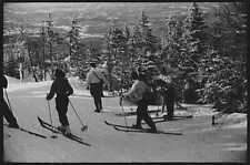 Photo:Skiers on the top of Cannon Mountain, Franconia Notch, New Hampshire picture