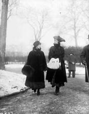 1917 Fashionable Women On Their Way To Regents Park Old Photo picture