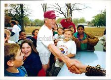 1992 Press Photo Pres Bill Clinton w Kids at Crystal Hill Elementary Arkansas picture