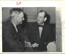 1961 Press Photo Sen. Bill Blakely visits Gov. Price Daniel in his Austin office picture