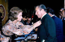 Queen Sofia Of Greece With Television Presenter Kiko Ledgard 1975 Old Photo picture