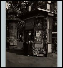 1950s PARIS STREET SCENE NEWSPAPER SELLER CREDITS DOISNEAU PHOTO ORIG RA50 picture