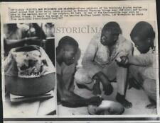 1967 Press Photo Three Soldiers eat Food; Cap with Biafra Leader Ojuku on it picture