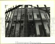 1995 Press Photo Old Abandoned House With Locked Gate in New Orleans - noc12544 picture