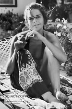 ACTRESS ALI MacGRAW - *8X12* PUBLICITY PHOTO (MW813) picture
