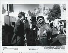 1991 Press Photo Director Lawrence Kasdan, Steve Martin on Set 