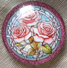 GLASS DOME PICTURE BUTTON -- STAINED GLASS PRETTY PINK ROSES BUTTON -- 30mm picture