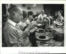 1997 Press Photo Nathan Edelstein and family celebrates Passover Seder picture