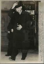 1947 Press Photo Robert Schuman leaves Elysee Palace after COnference. picture
