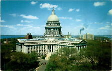 Vintage Wisconsin State Capitol postcard, genuine Ektachrome reproduction picture