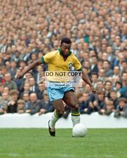 PELE WORLD RENOWNED FOOTBALLER SOCCER PLAYER - 8X10 PUBLICITY PHOTO (EE-225) picture