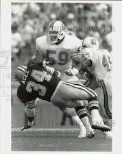 1990 Press Photo Tampa Bay #59 Kevin Murphy and Dallas #34 Tommie Agee in game picture