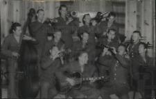 1942 Press Photo Cpl James V Armour et al Dance Band at Fort George Wright picture