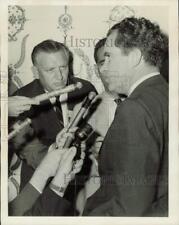 1968 Press Photo ABC News Editor William Lawrence with former VP Richard Nixon picture
