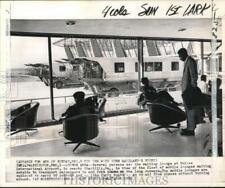 1962 Press Photo People at Dulles International Airport waiting lounge, VA picture