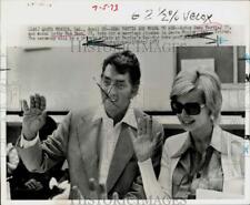 1973 Press Photo Dean Martin and Cathy Hawn get marriage license in Santa Monica picture